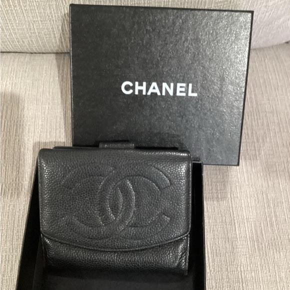 CHANEL Vintage Timeless Black Caviar Compact Bifold Wallet - Picture 1 of 12